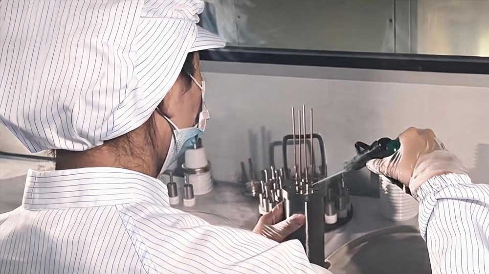Manufacturing process of ceramic-to-metal vacuum feedthrough components in a controlled production environment