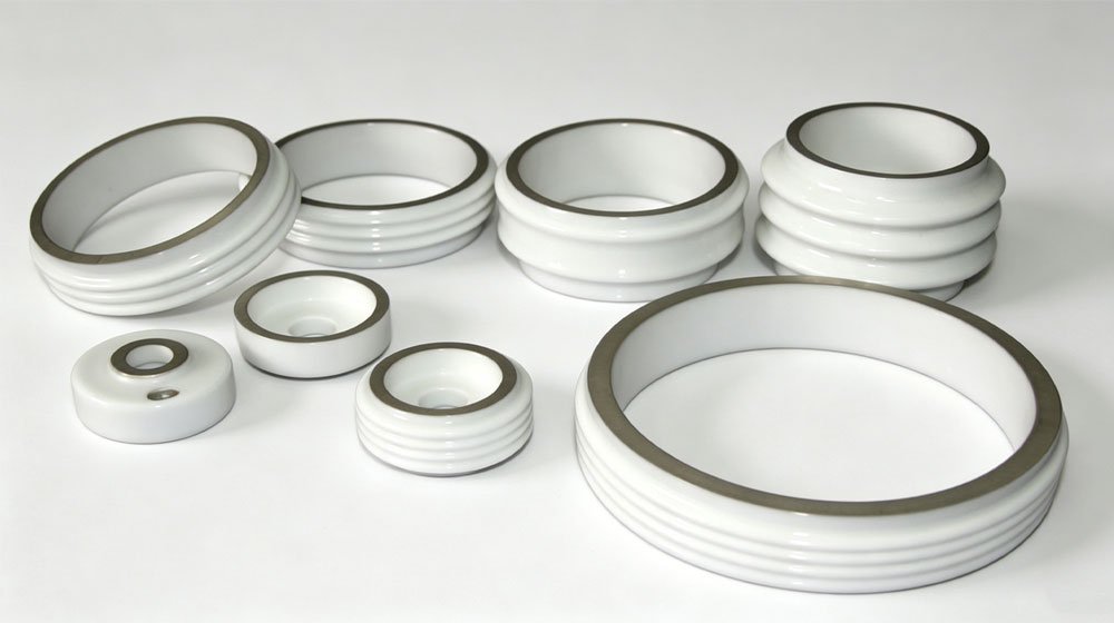 Metallized alumina ceramic rings and vacuum insulation components for hermetic sealing and high-voltage applications
